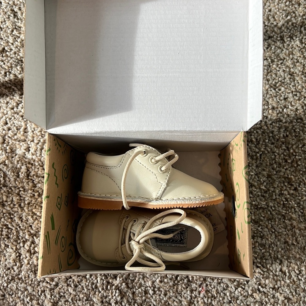 L’amour cream dress shoes, Toddler/Baby size 5, Brand new in box